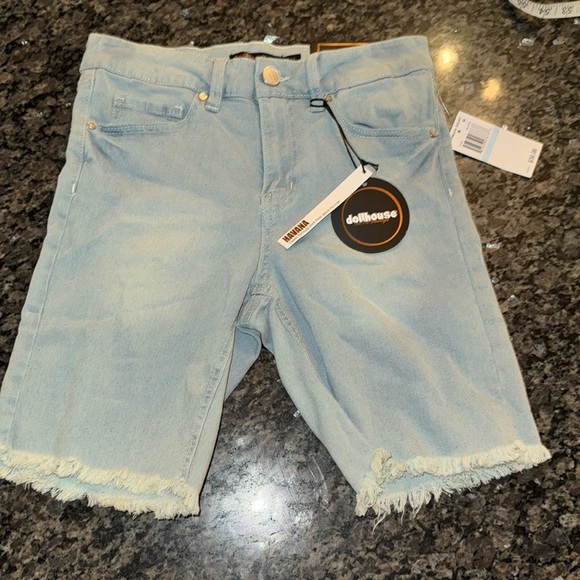Dollhousee light wash Bermuda denim frayed high rise shorts NWT 5/6 - Picture 2 of 8